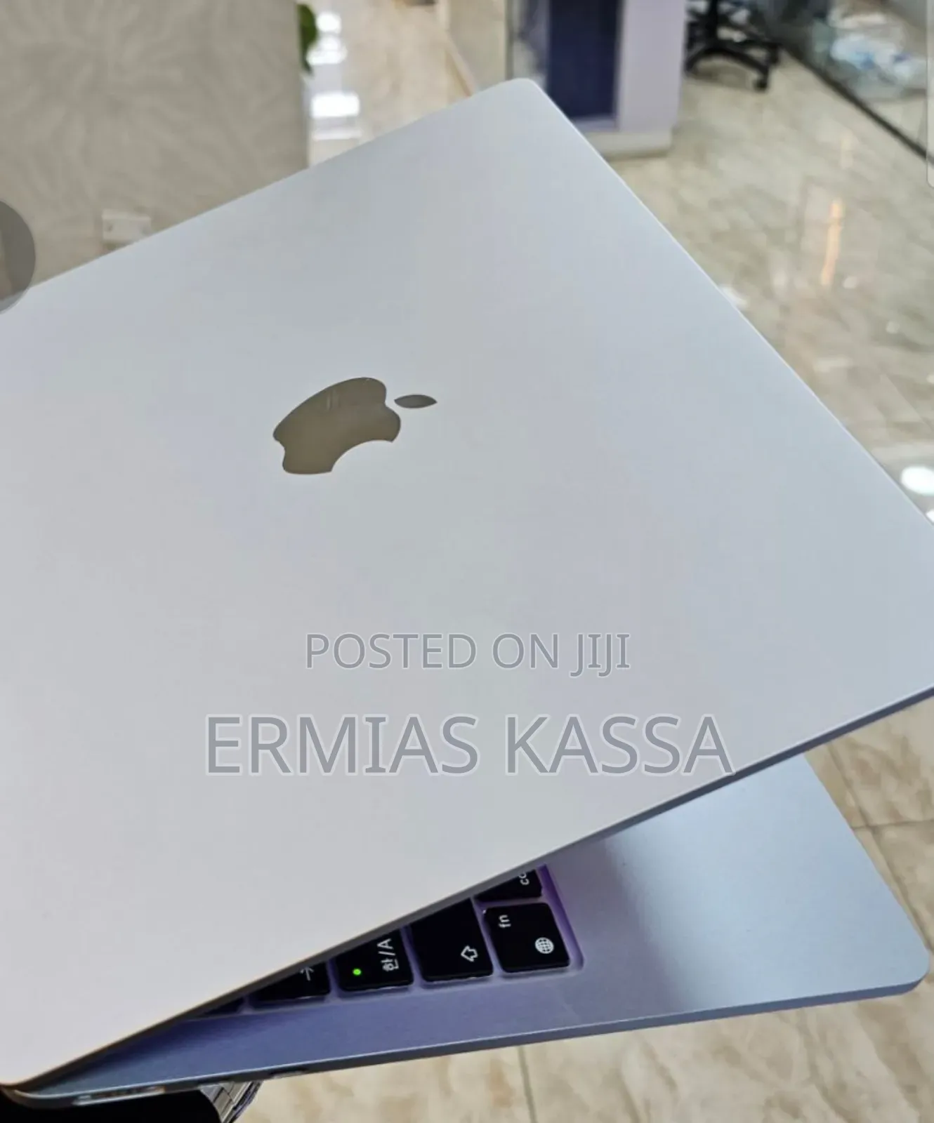 New Laptop Apple MacBook Air 2022 M2 8GB Apple M2 SSD 256GB