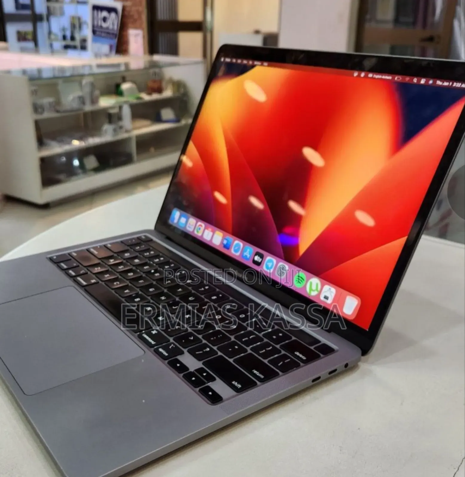 New Laptop Apple MacBook Pro 2020 16GB Intel Core I5 SSD 512GB