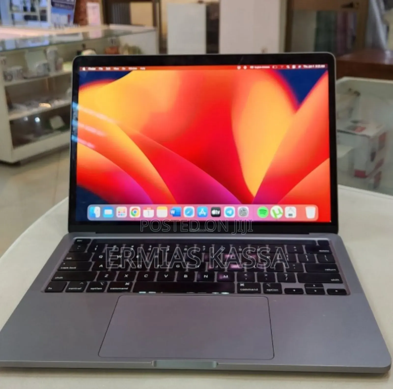 New Laptop Apple MacBook Pro 2020 16GB Intel Core I5 SSD 512GB