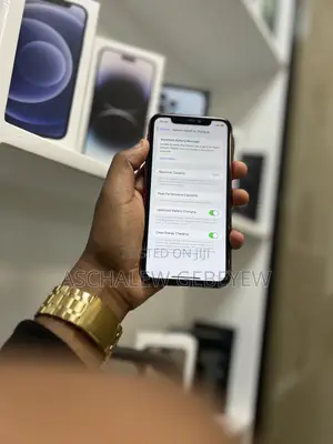 Photo - Apple iPhone 11 64 GB Red