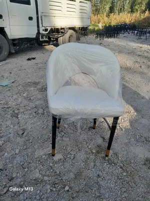 Dining ለሆቴል ለካፌ ወምበርና ጠረጼዛ