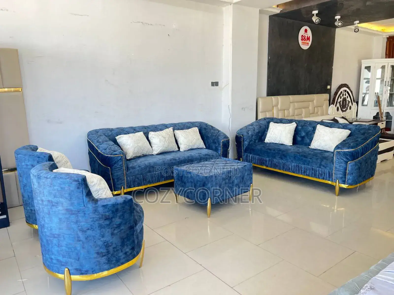 Grandeur 8 Seat Sofa Set With Table.
