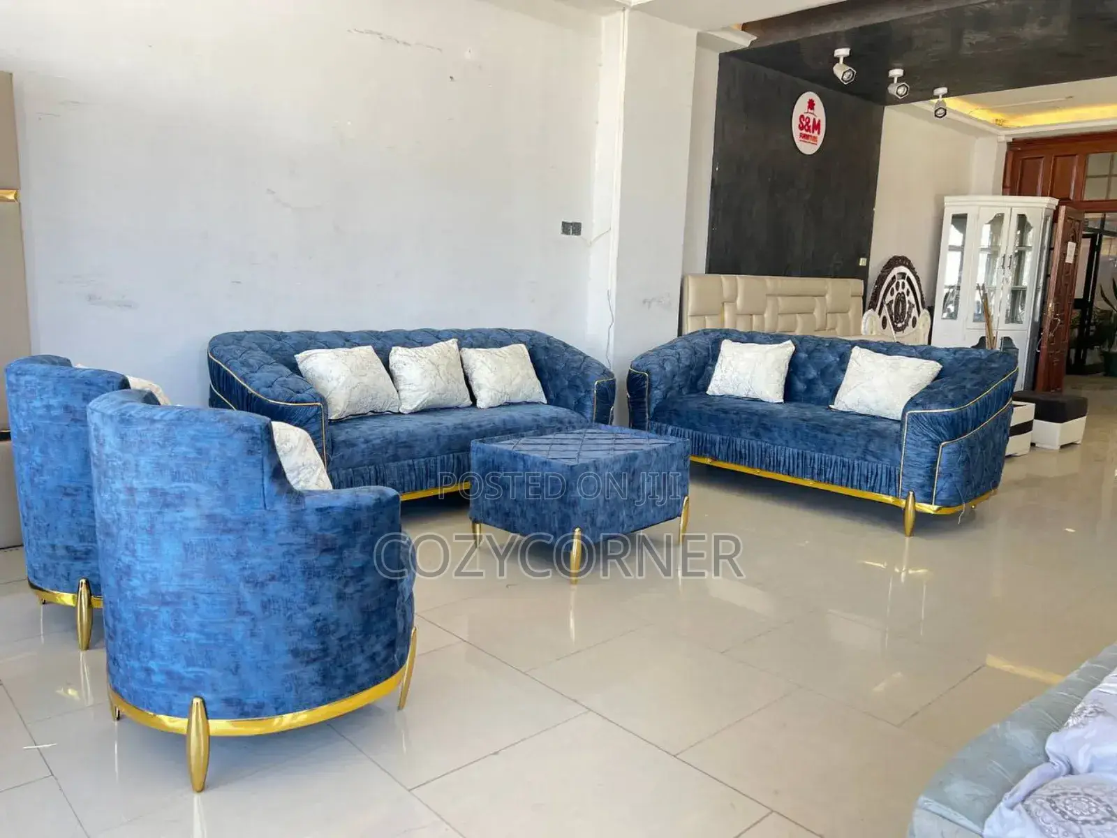 Grandeur 8 Seat Sofa Set With Table.