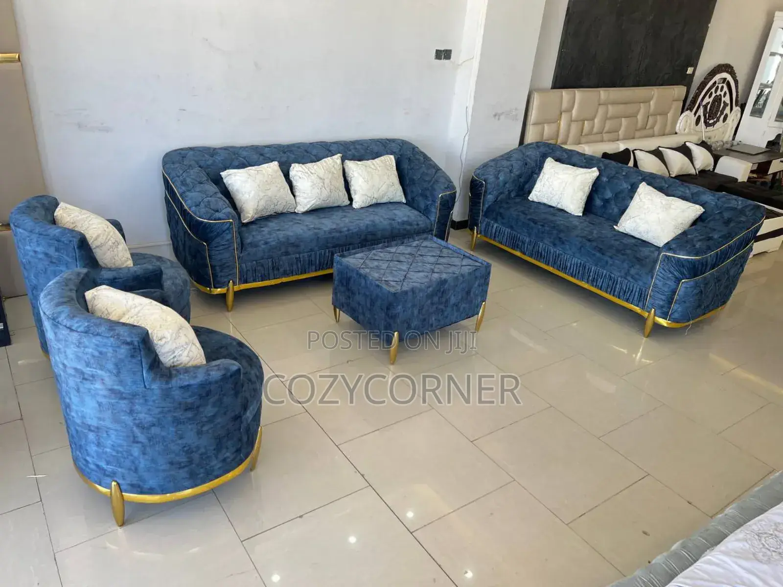 Grandeur 8 Seat Sofa Set With Table.