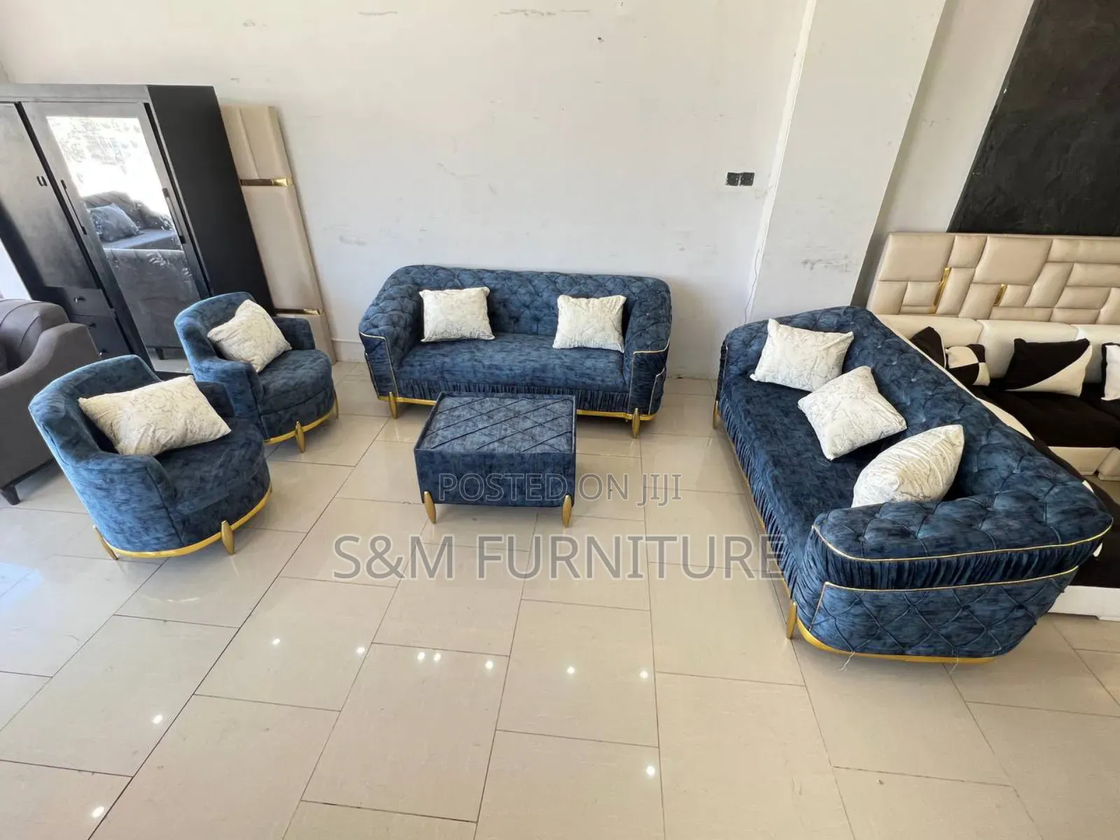 Grandeur 8 Seat Sofa Set With Table.
