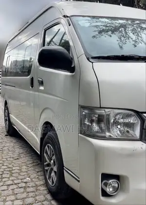 Toyota HiAce 2019 White