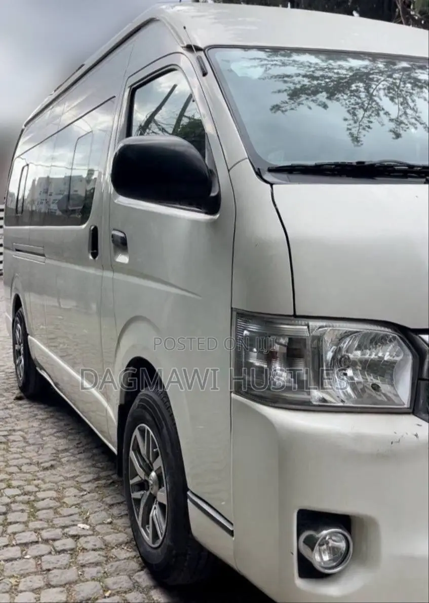Toyota HiAce 2019 White