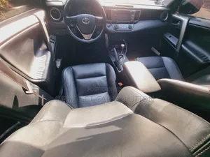 Photo - Toyota RAV4 2015 Brown