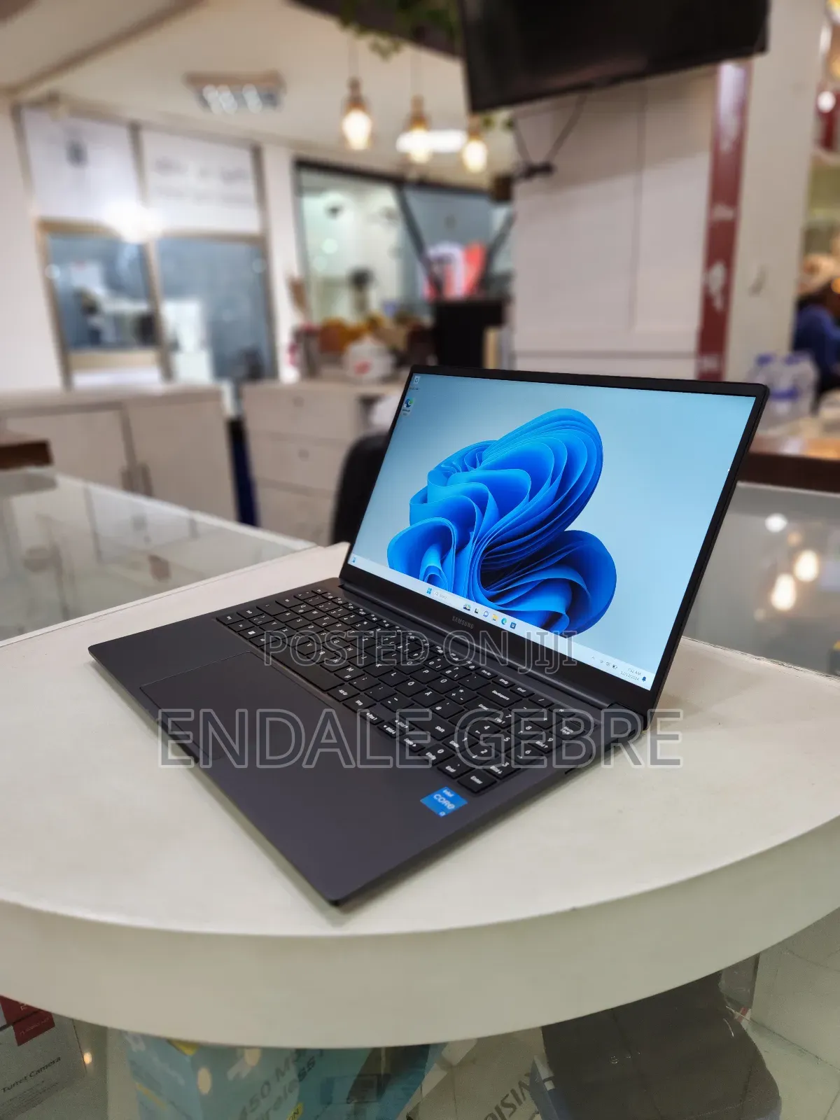 New Laptop Samsung 8GB Intel Core I3 SSD 256GB