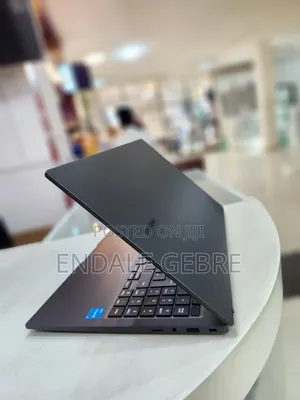 New Laptop Samsung 8GB Intel Core I3 SSD 256GB