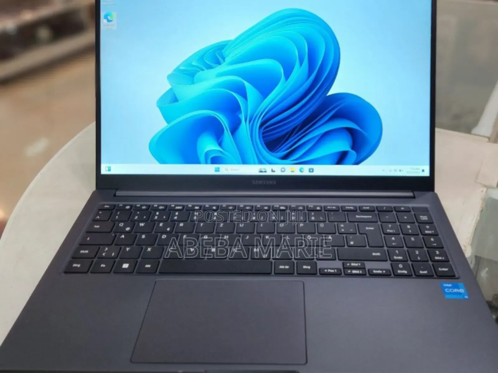 New Laptop Samsung 8GB Intel Core I3 SSD 256GB