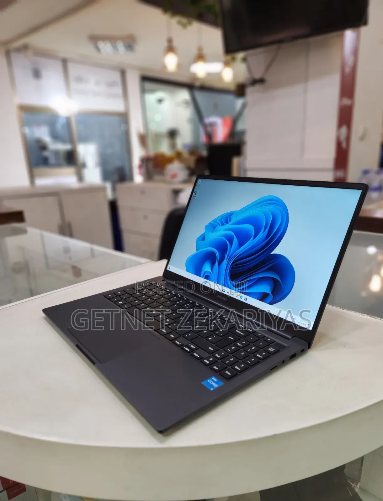 New Samsung Galaxy Book3 Pro 360 16" 8GB Intel Core I3 SSD 256GB