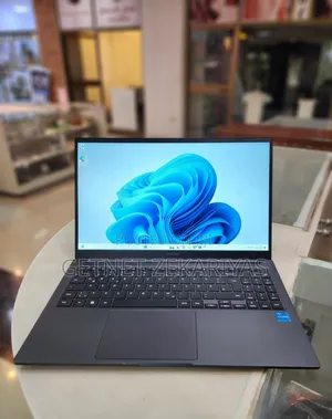 New Samsung Galaxy Book3 Pro 360 16" 8GB Intel Core I3 SSD 256GB