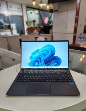 New Samsung Galaxy Book3 Pro 360 16" 8GB Intel Core I3 SSD 256GB