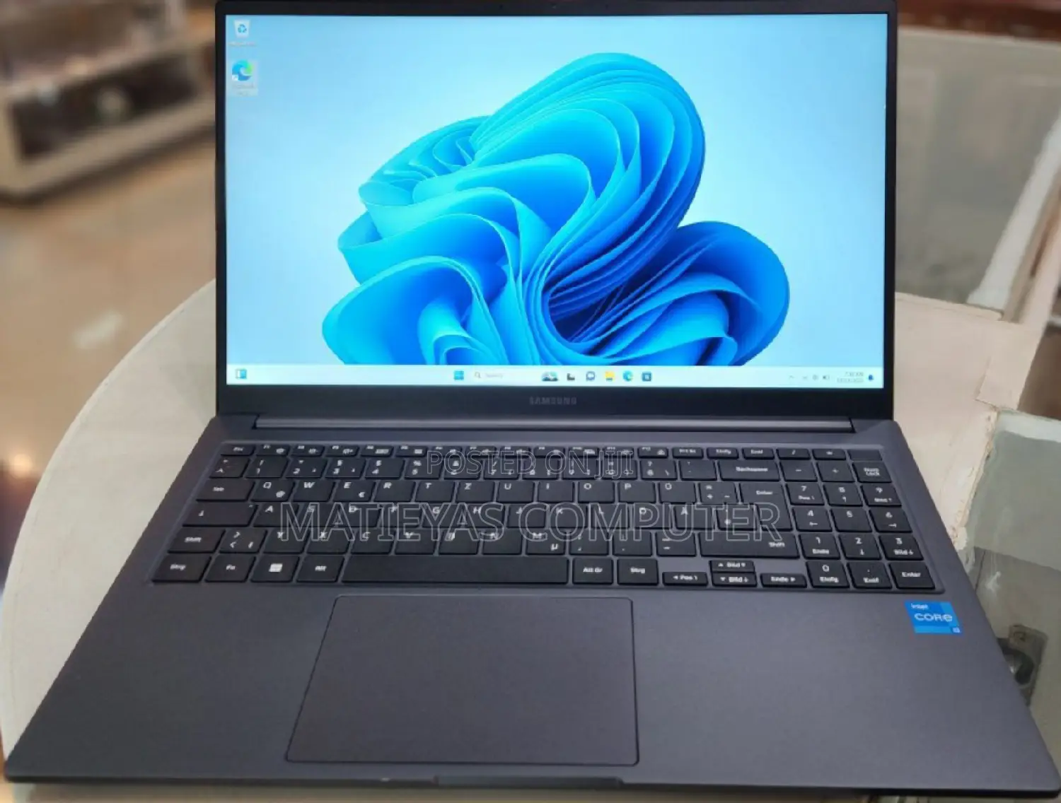 New Laptop Samsung 8GB Intel Core I3 SSD 256GB