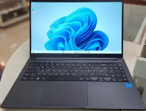 Photo - New Laptop Samsung 8GB Intel Core I3 SSD 256GB