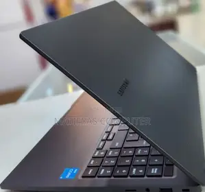 New Laptop Samsung 8GB Intel Core I3 SSD 256GB