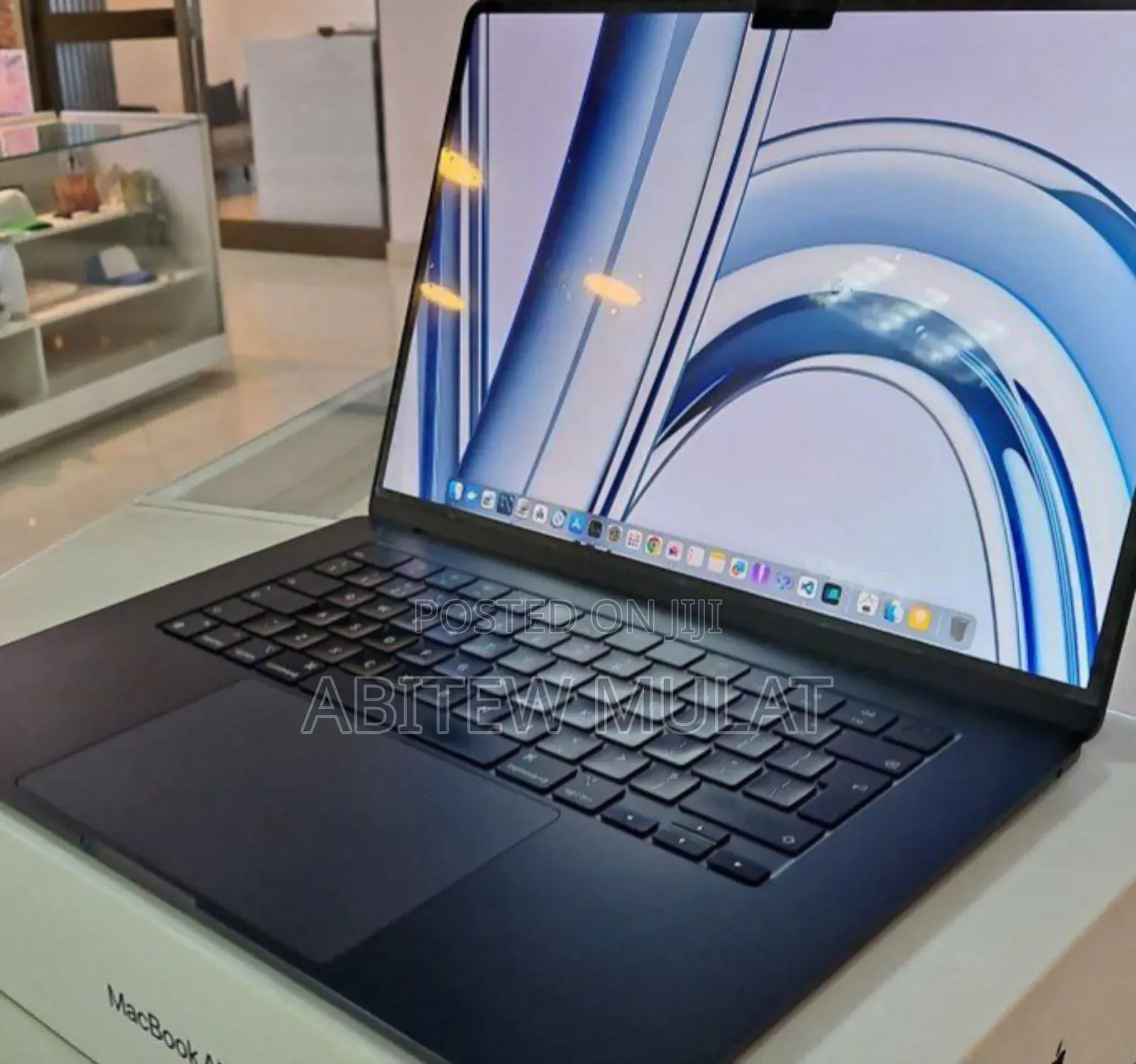 New Laptop Apple MacBook Air 2022 M2 8GB Apple M2 SSD 512GB