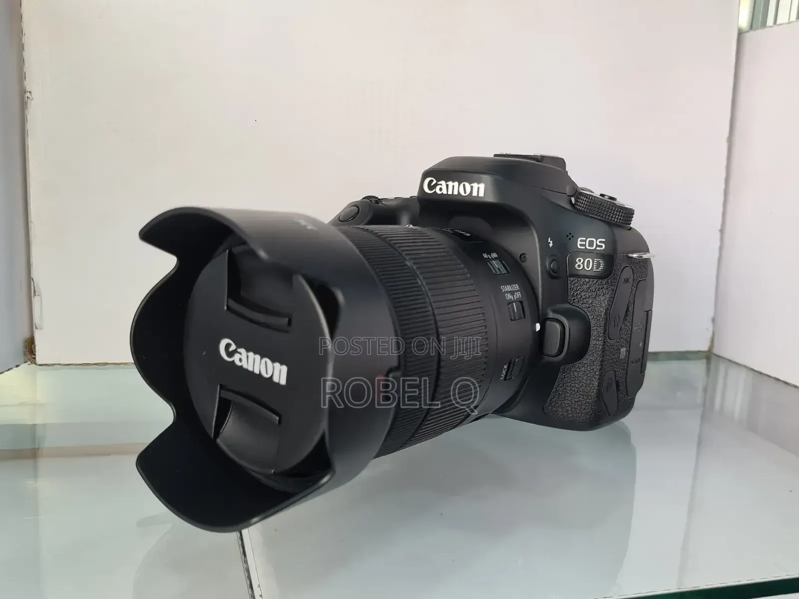 80ɗ Camera With Lens