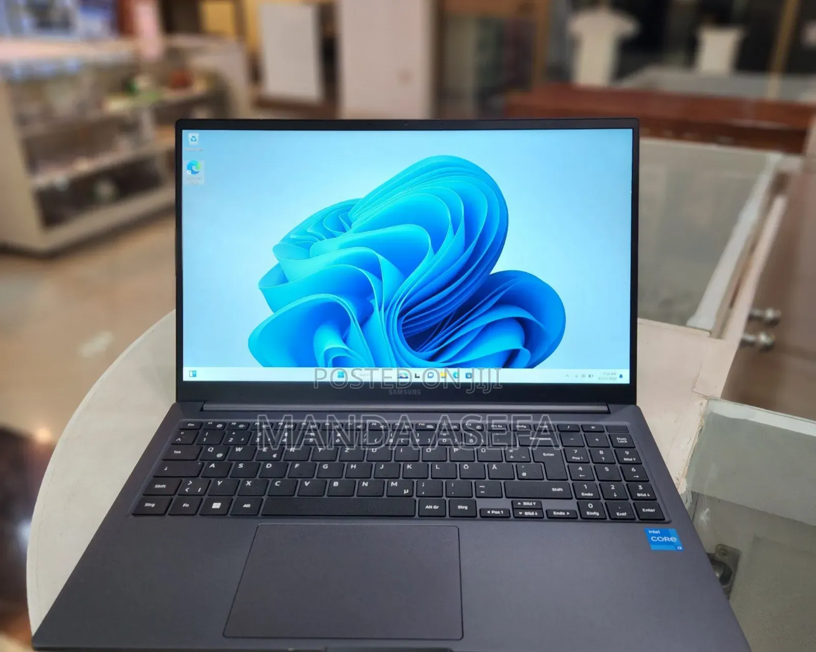 New Laptop Samsung 8GB Intel Core I3 SSD 256GB