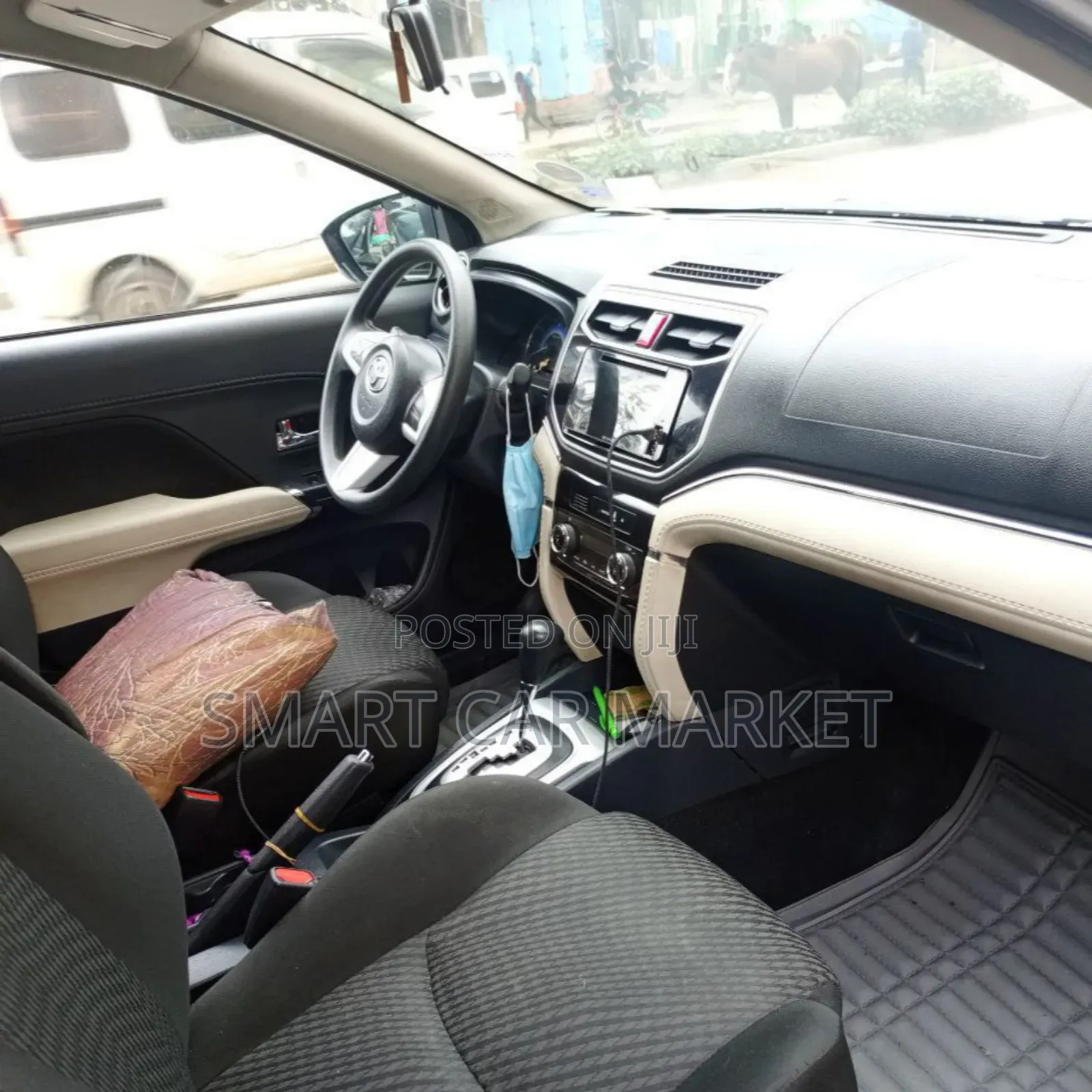 Toyota Rush 2022 Silver