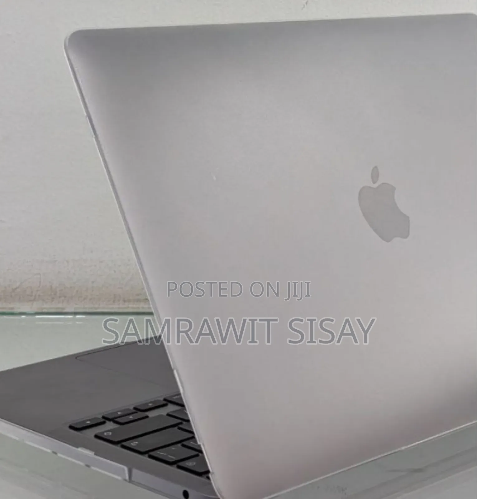 New Laptop Apple MacBook 2020 8GB Apple M1 SSD 256GB