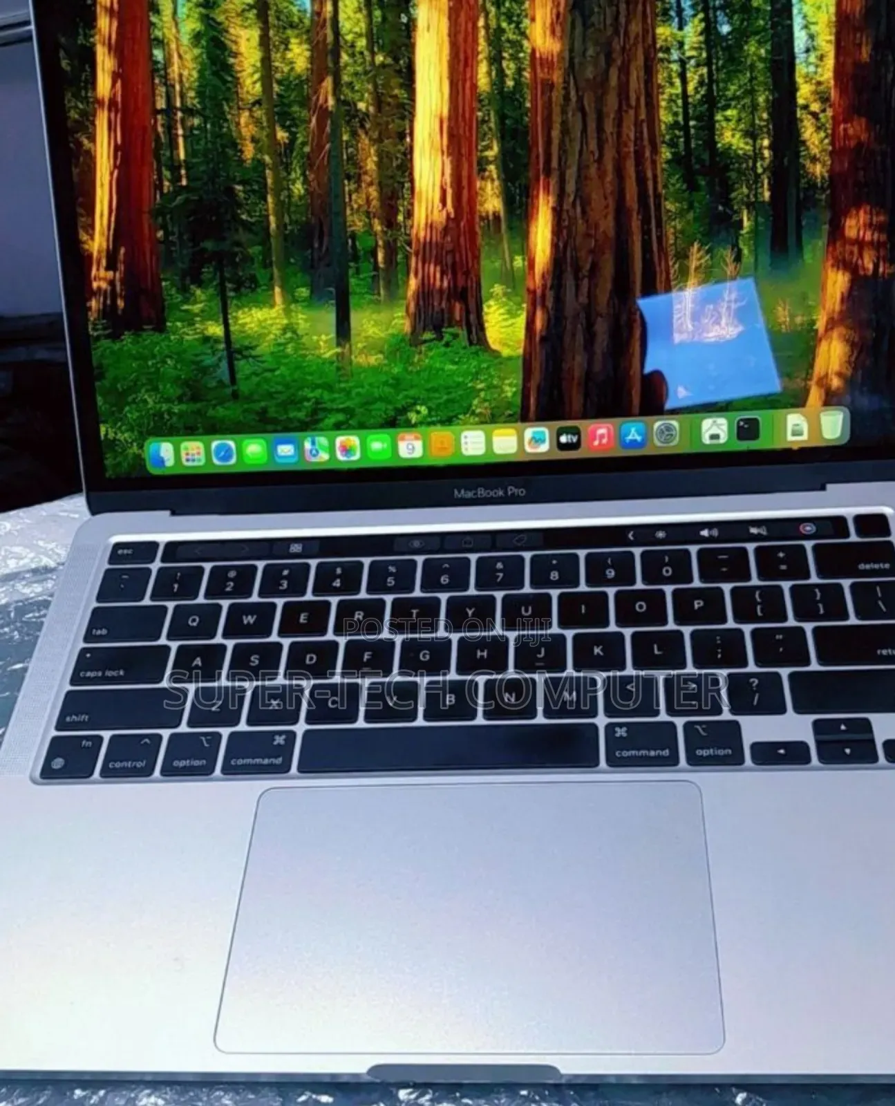 New Laptop Apple MacBook Pro 2022 M2 8GB Apple M2 SSD 512GB
