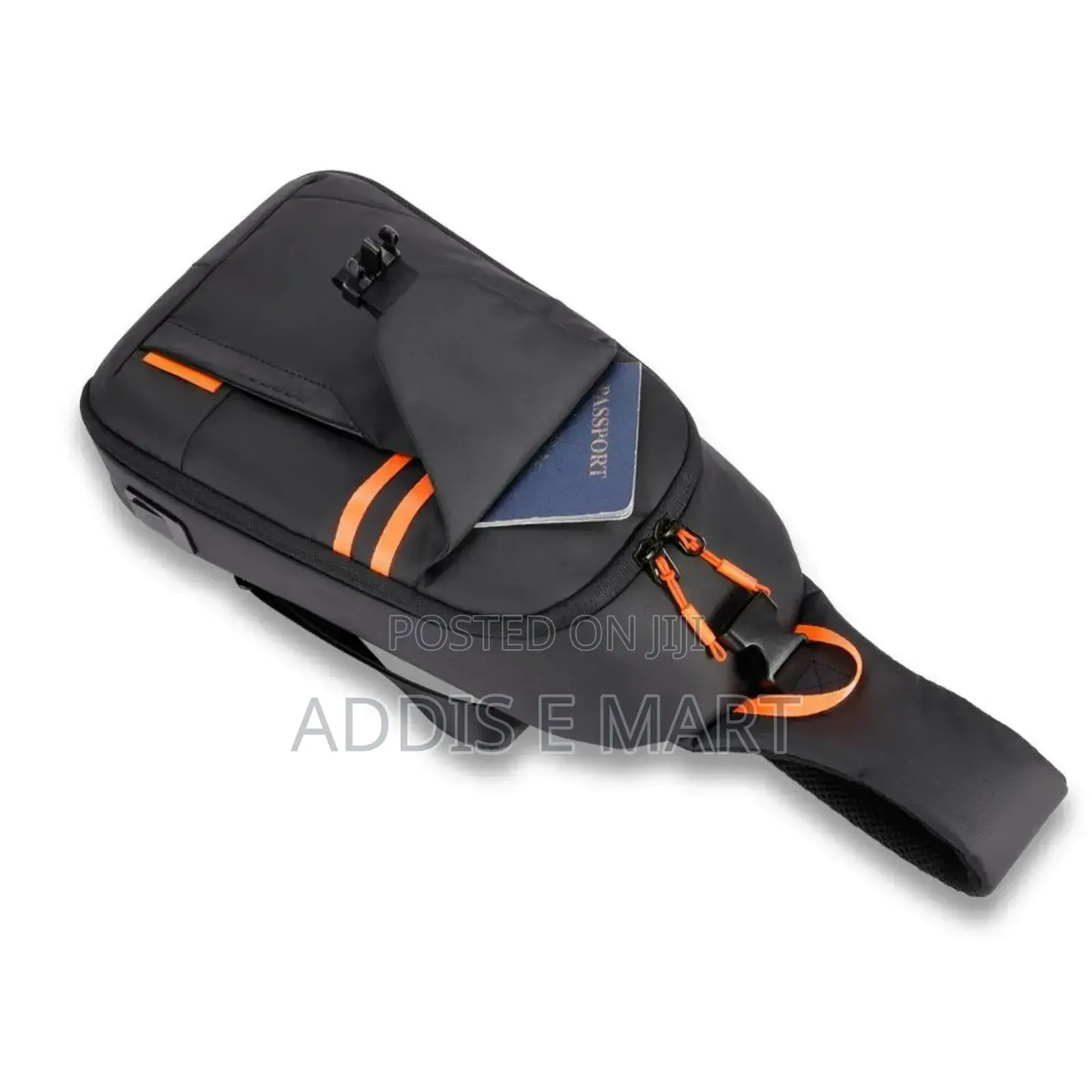 የራሱ USB መሰኪያ ያለው Porodo Gaming Crossbody Bag