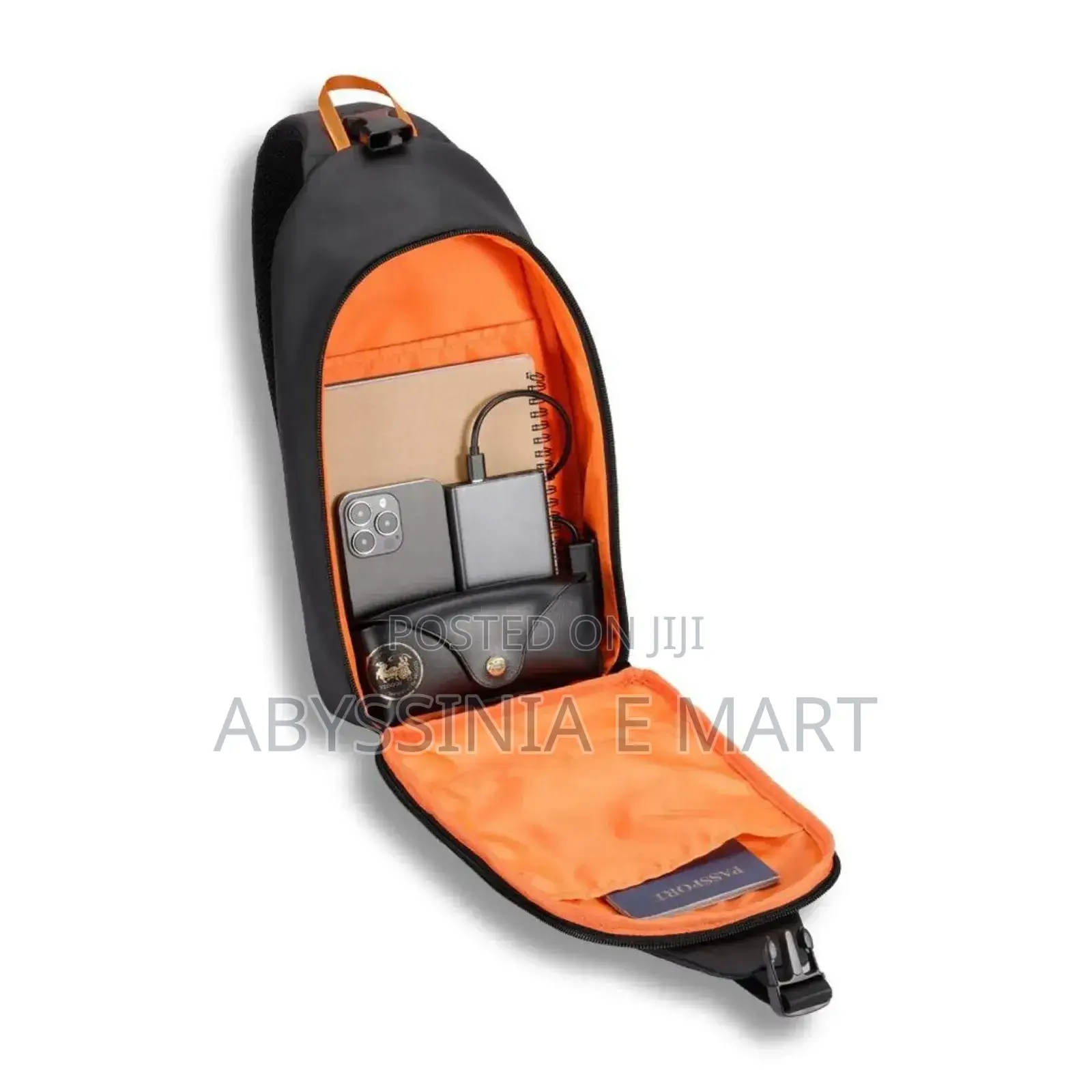 የራሱ USB መሰኪያ ያለው Porodo Gaming Crossbody Bag
