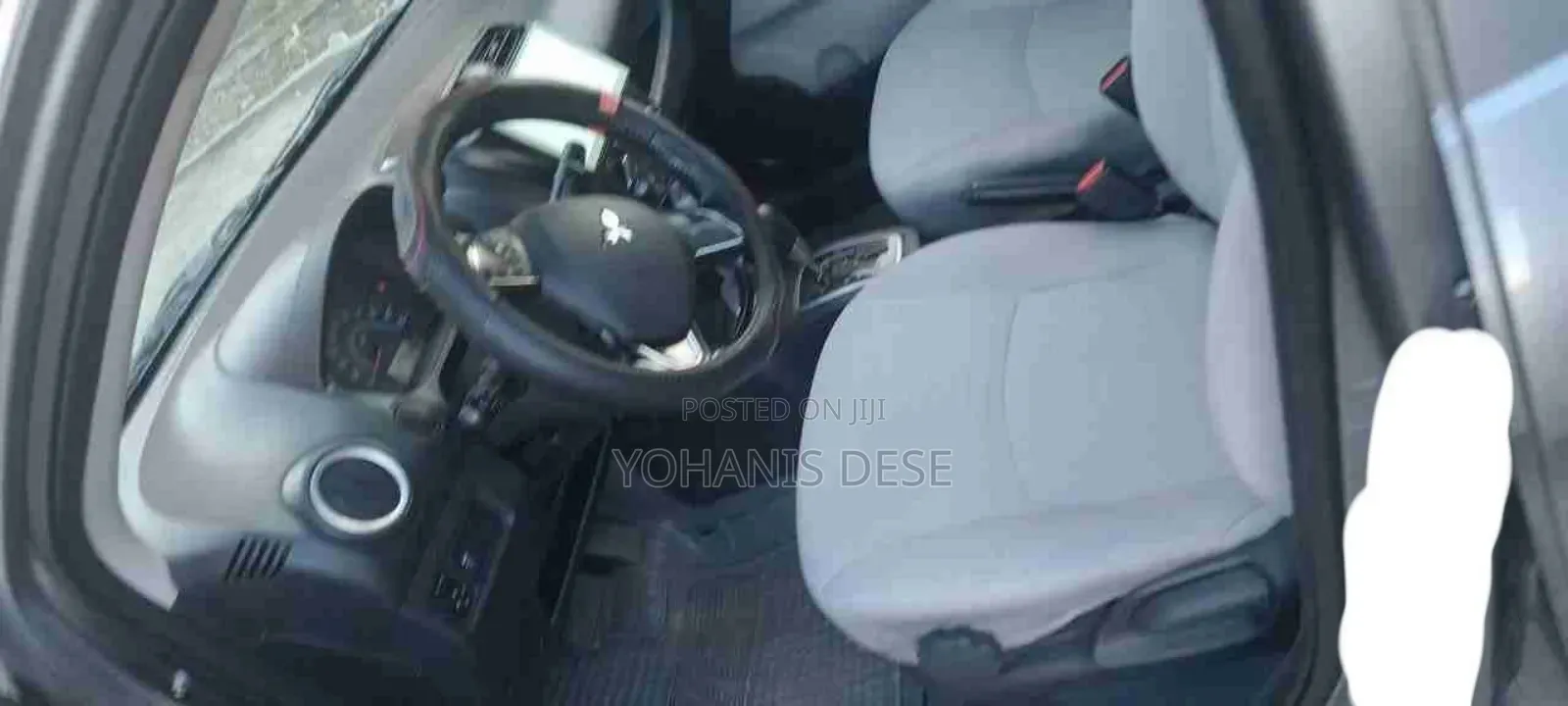 Mitsubishi Attrage 2022 Silver