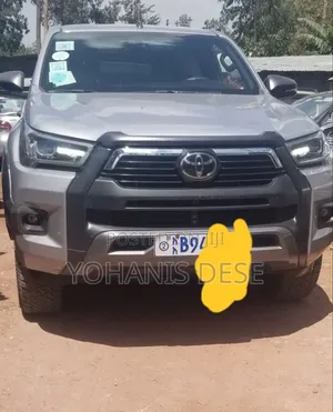 Photo - Toyota Hilux 2021 Silver