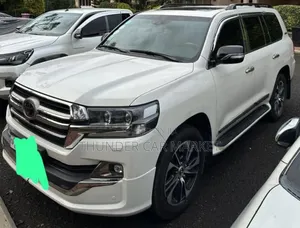 Photo - Toyota Land Cruiser 2020 White