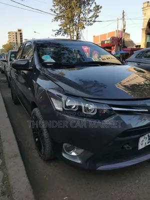 Photo - Toyota Yaris 2013 Gray