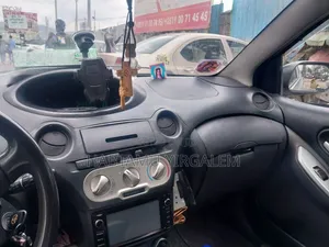 Toyota HiAce 2000 White