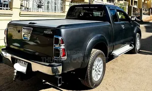 Toyota Hilux 2014 Gray