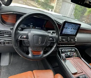 Lincoln Navigator 2022 White