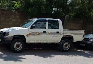 Photo - Toyota Hilux 2003 White