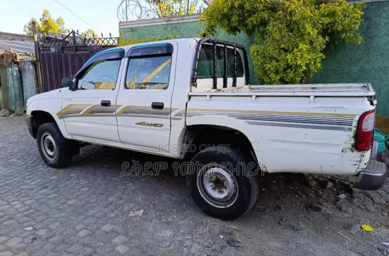 Toyota Hilux 2003 White