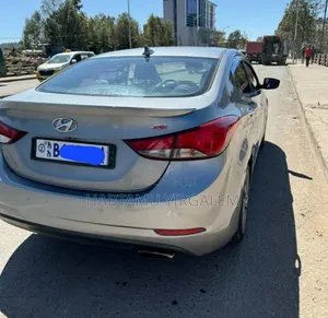 Photo - Hyundai Avante 2015 Silver