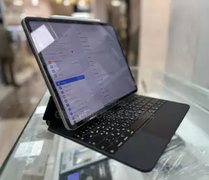 Apple iPad Pro 12.9 (2022) 8 GB Gray