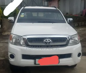 Toyota Hilux 2011 White
