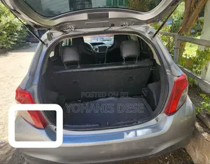 Toyota Yaris 2012 Silver