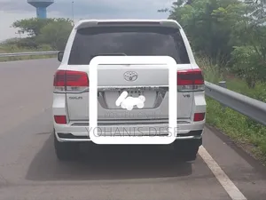 Toyota Land Cruiser 2011 White