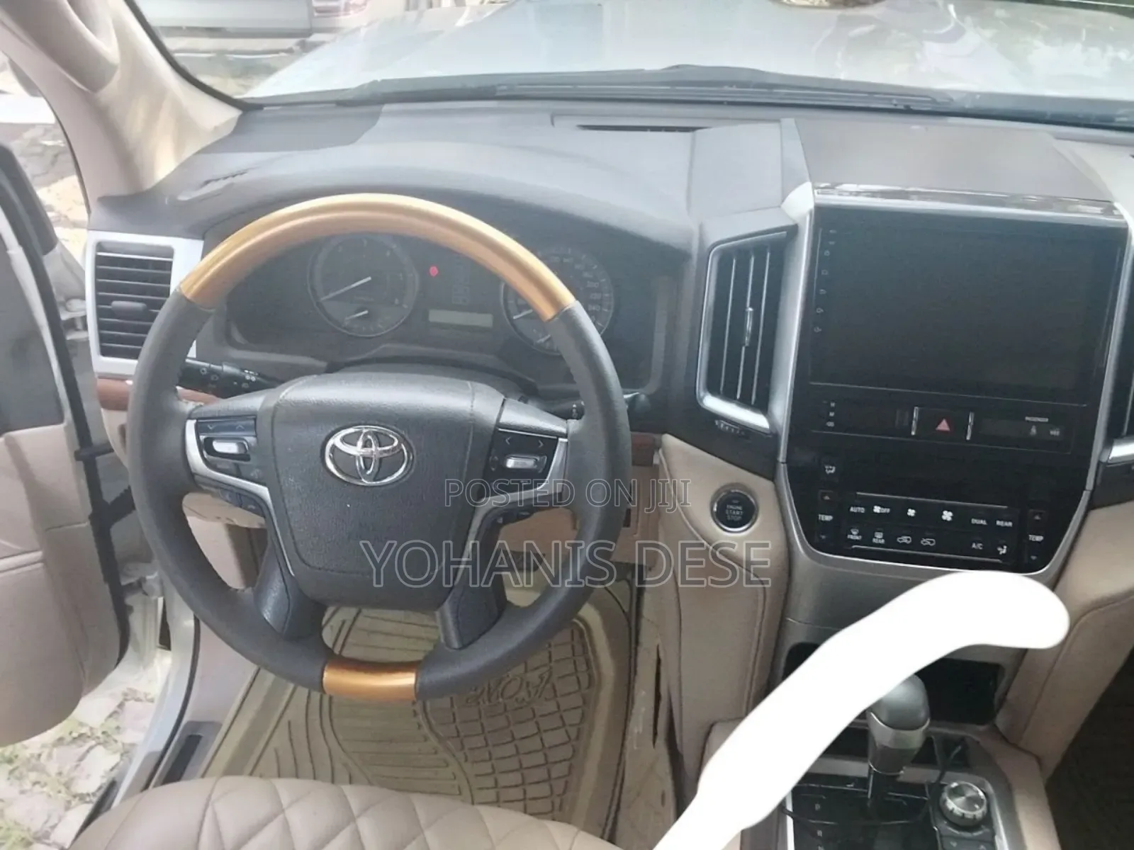 Toyota Land Cruiser 2011 White