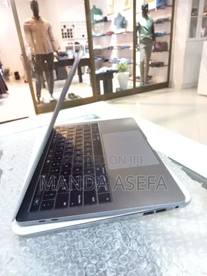 New Laptop Apple MacBook Pro 2017 8GB Intel Core I5 SSD 256GB