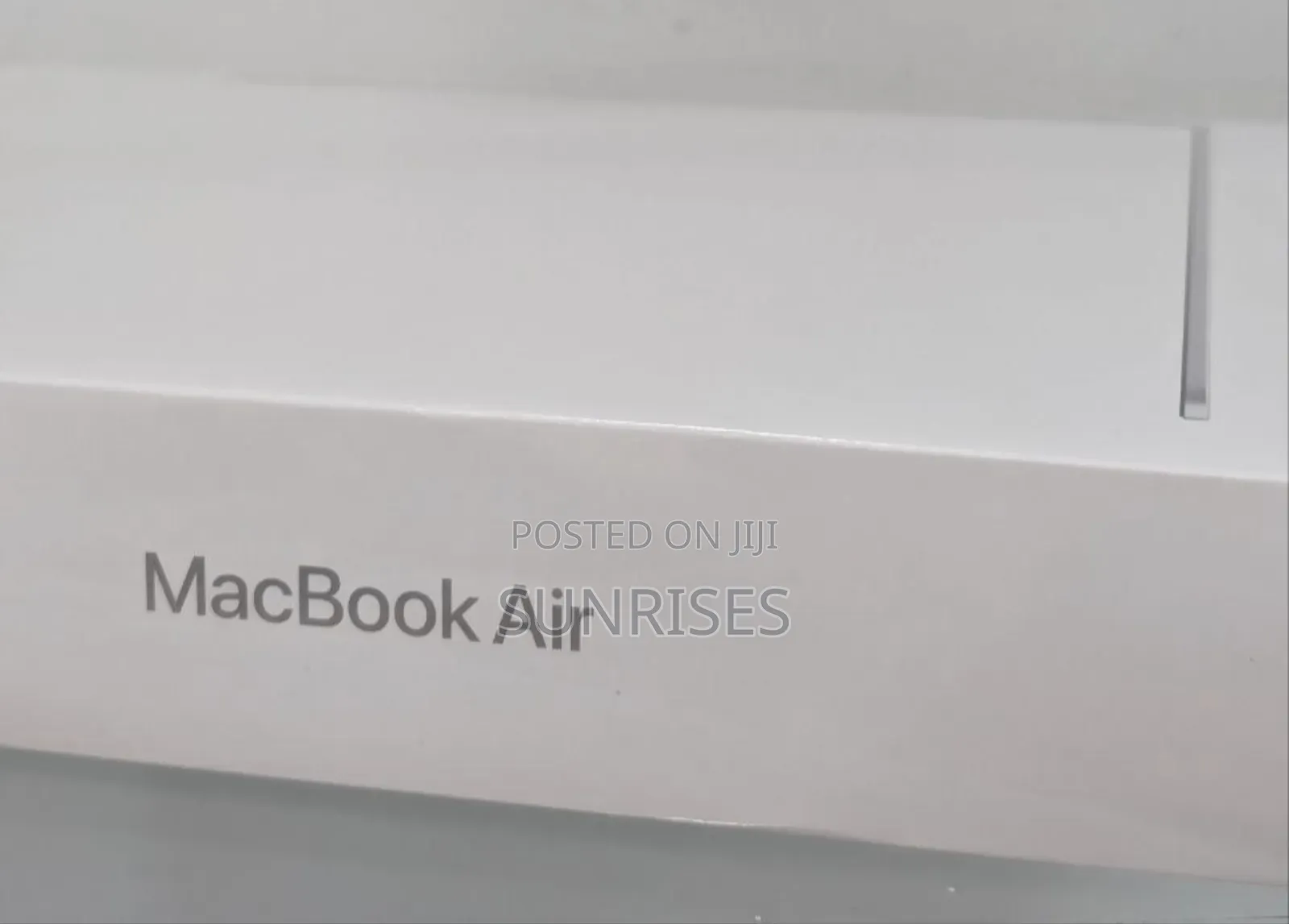 New Laptop Apple MacBook Air 2022 M2 16GB Apple M2 SSD 256GB