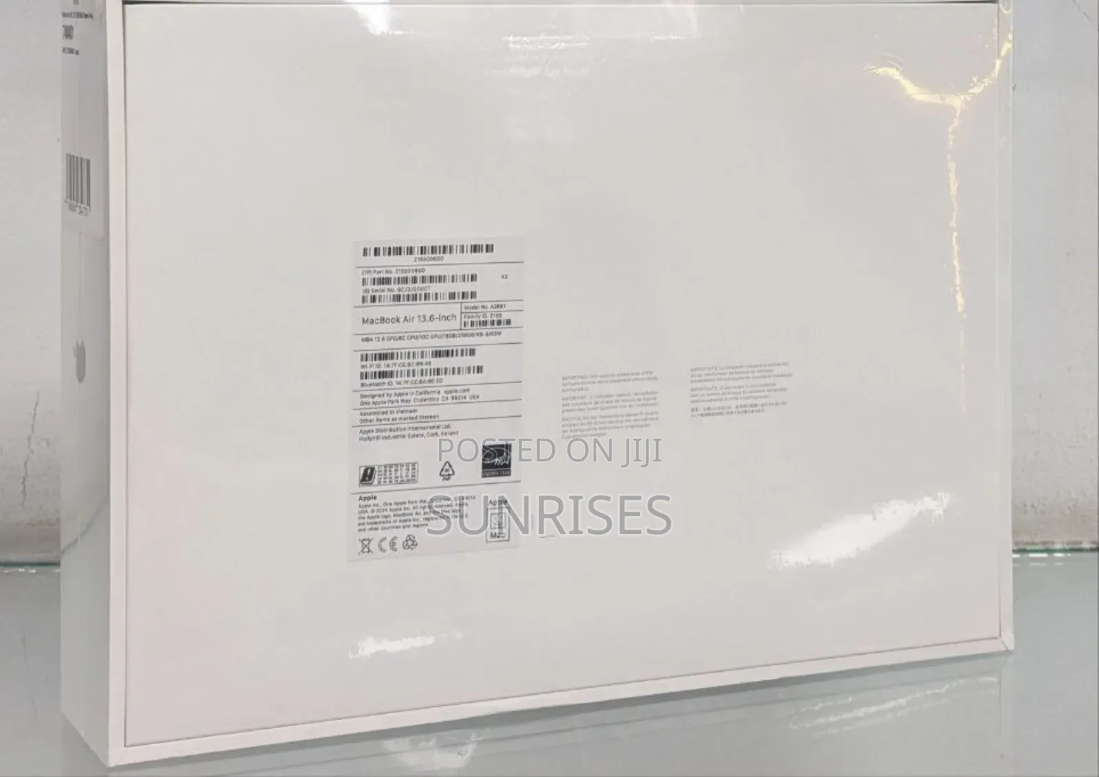 New Laptop Apple MacBook Air 2022 M2 16GB Apple M2 SSD 256GB