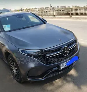 Photo - Mercedes-Benz EQC EQC400 4MATIC 2023 Gray
