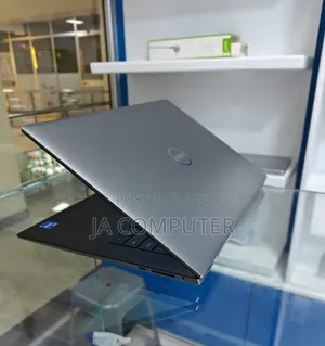 New Laptop Dell Precision 5550 20GB Intel Core I7 SSD 512GB