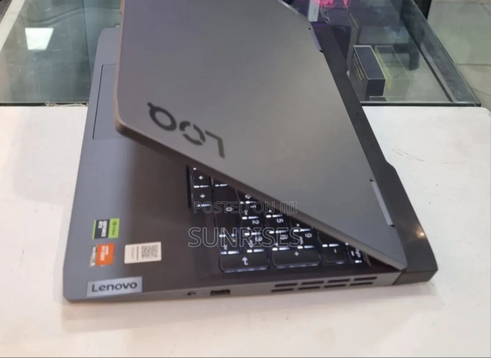 New Laptop Lenovo LOQ 15IRH8 8GB AMD Ryzen 7 SSD 512GB